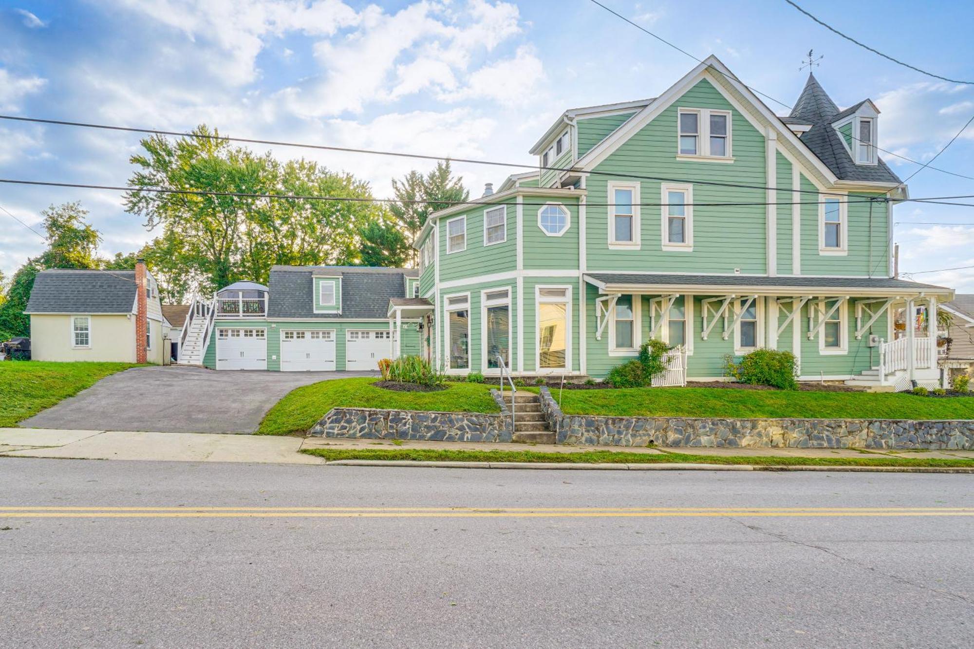 Epic Brunswick Apartment, Deck With Private Hot Tub! Exterior photo