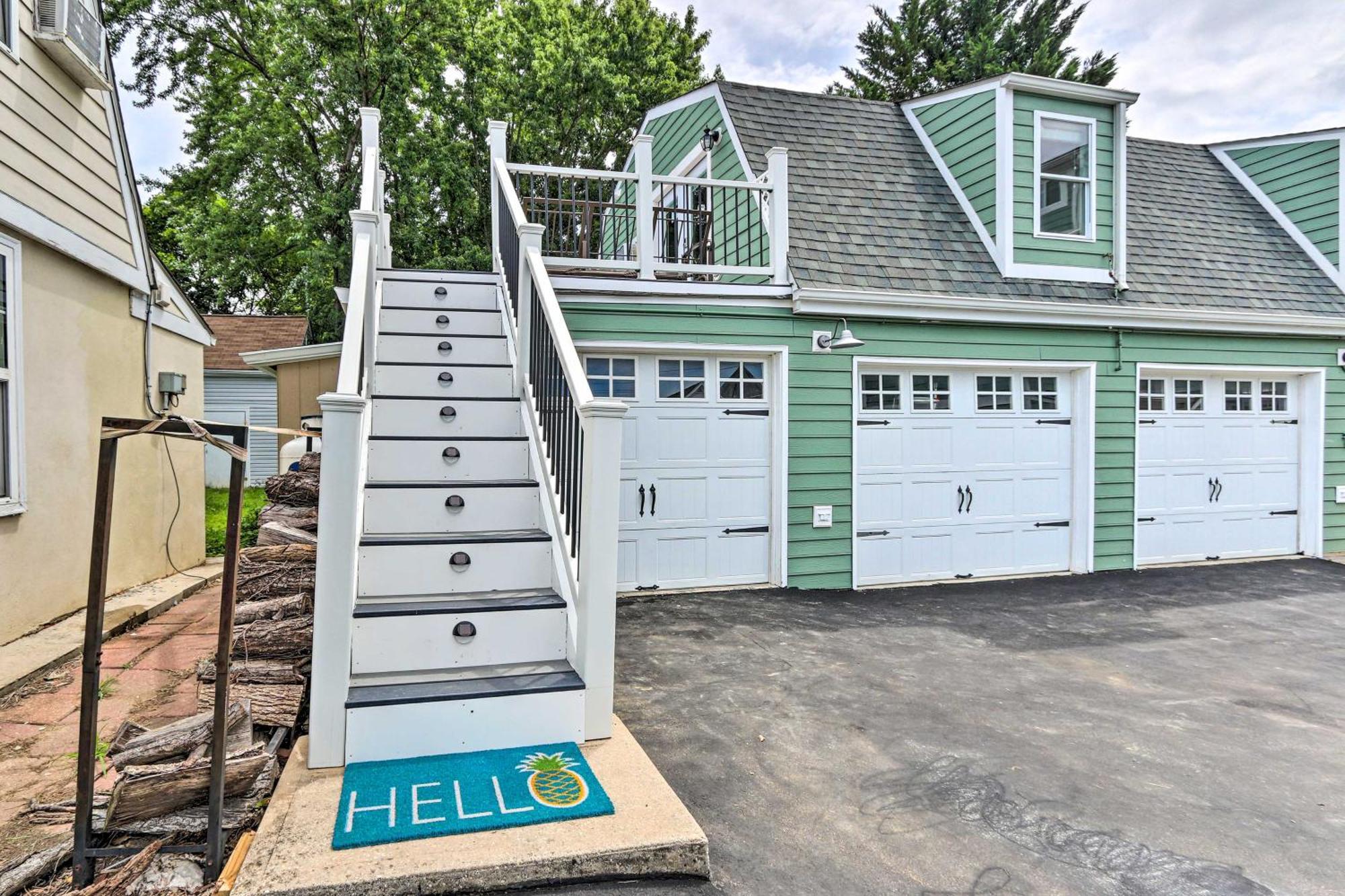 Epic Brunswick Apartment, Deck With Private Hot Tub! Exterior photo