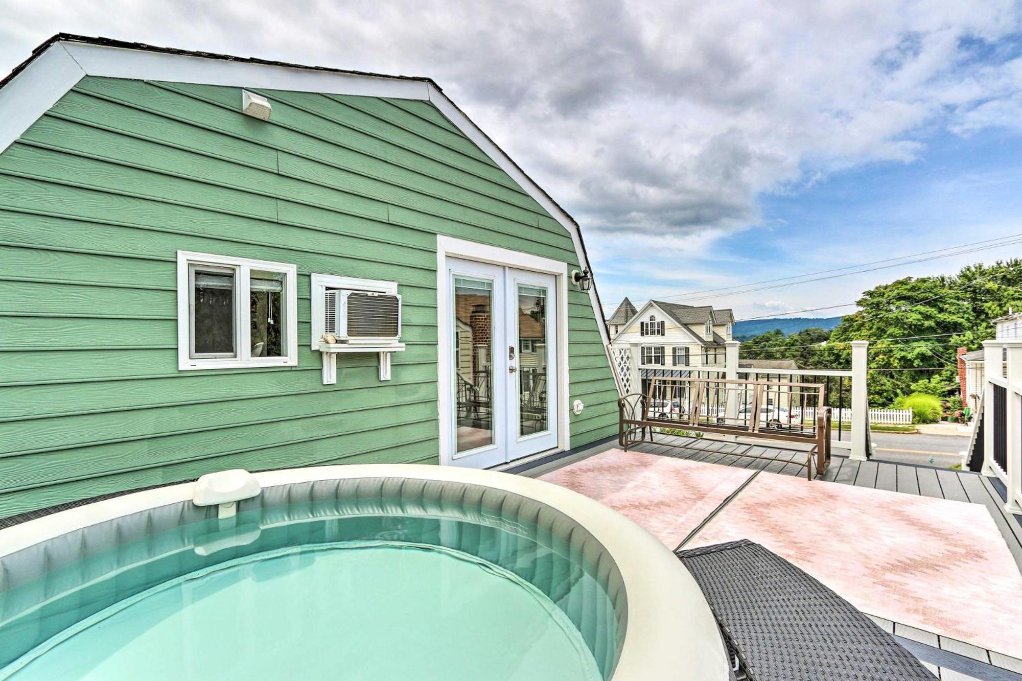 Epic Brunswick Apartment, Deck With Private Hot Tub! Exterior photo